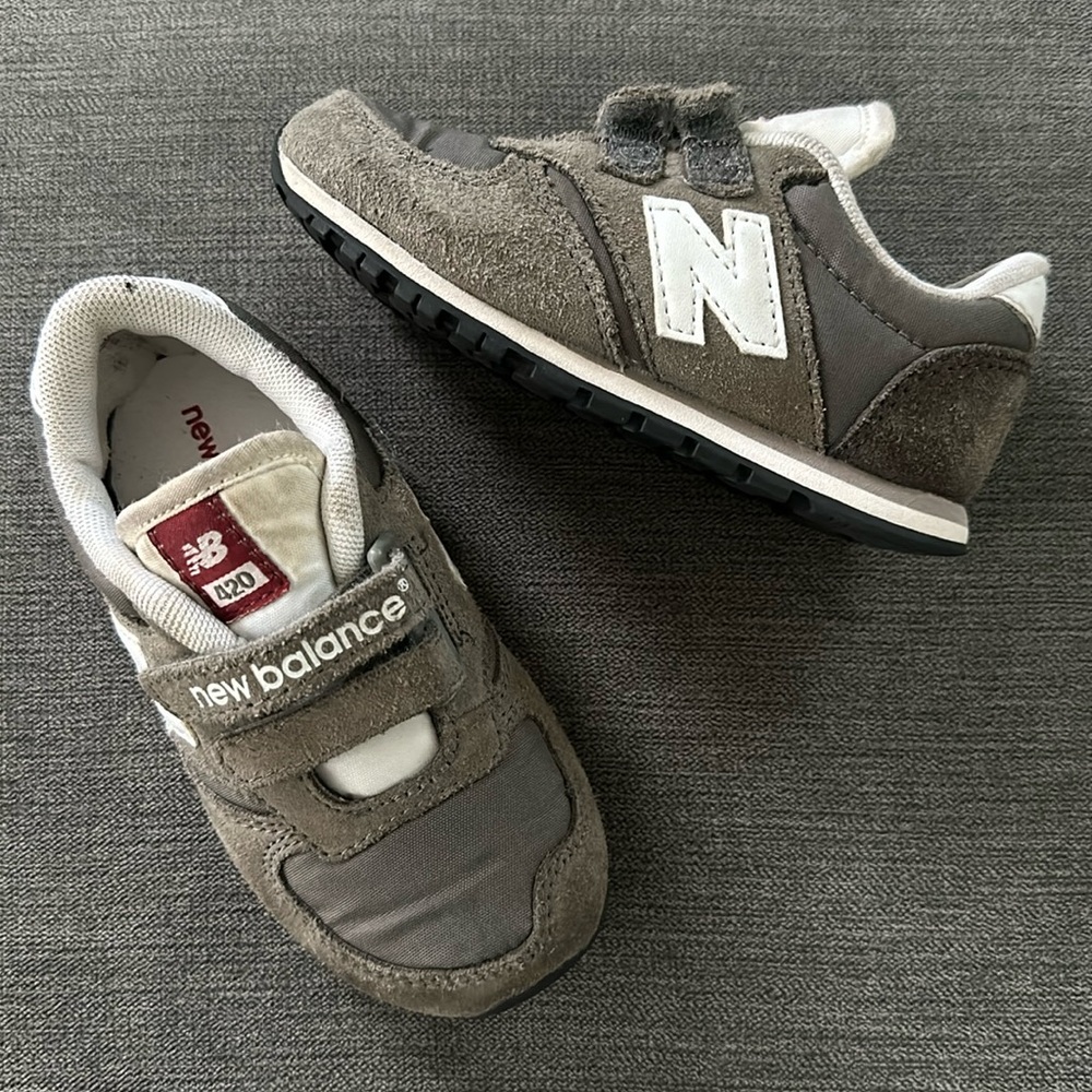 🩶GUC NEW BALANCE Suede Sneakers - Picture 2 of 4
